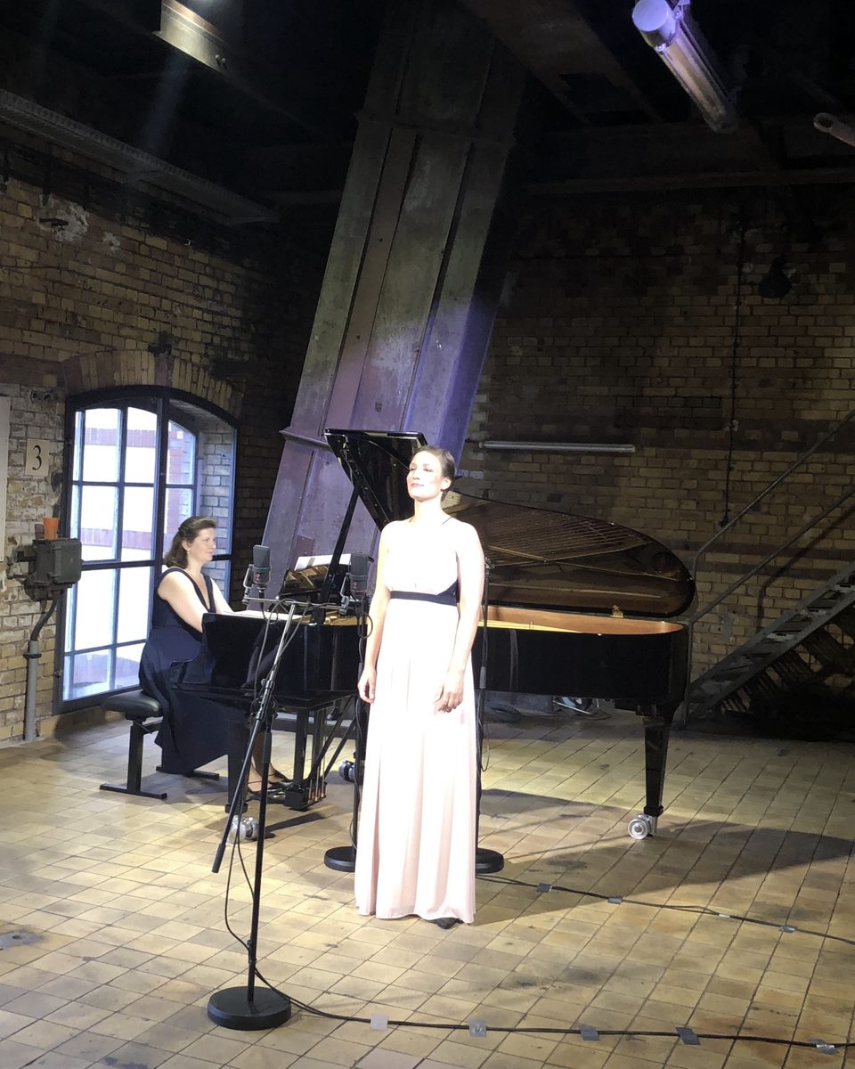 Liana Vlad at the piano with mezzo-soprano Franziska Markowitsch at Museum Kesselhaus Herzberge